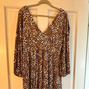 Lilly Pulitzer
Size 14
Ivette 3/4 Sleeve Maxi Dress in leopard print